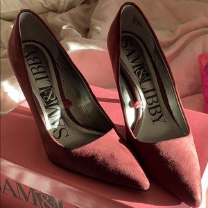 Suede burgundy heels
